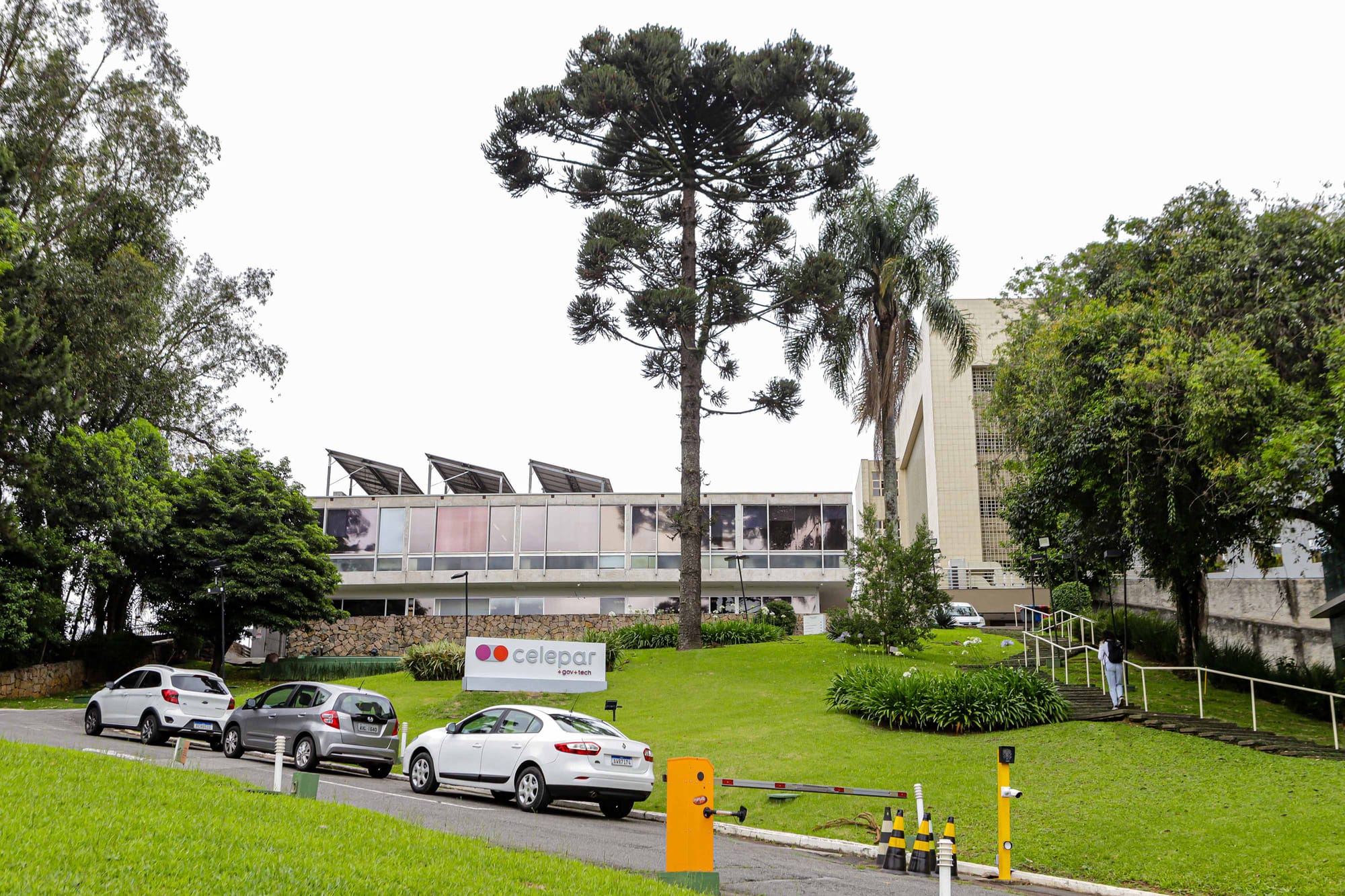 Justiça pede esclarecimentos ao governo do Paraná sobre lei que autoriza a privatização da Celepar