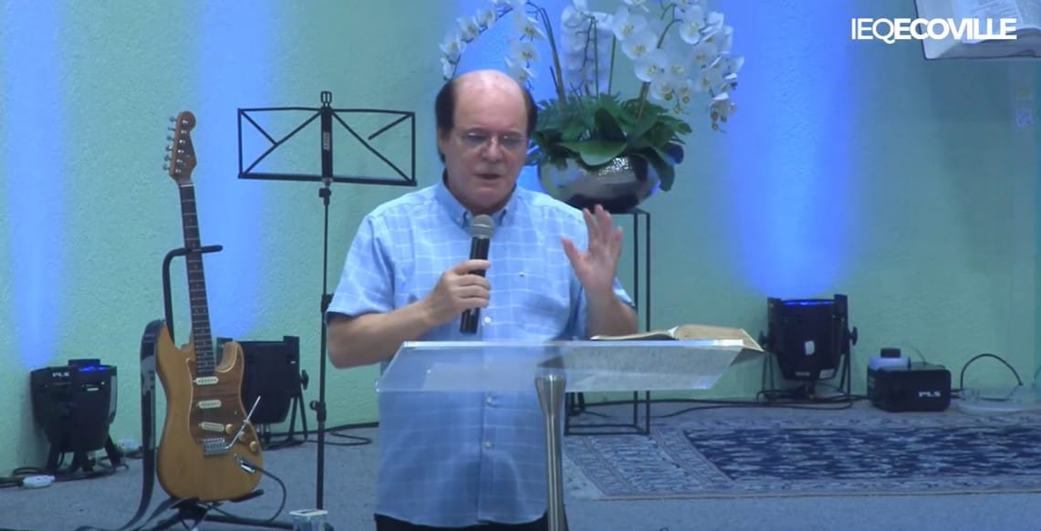 Pastor de Curitiba mente aos fiéis e diz que vacina de Covid-19 será misturada com a de gripe
