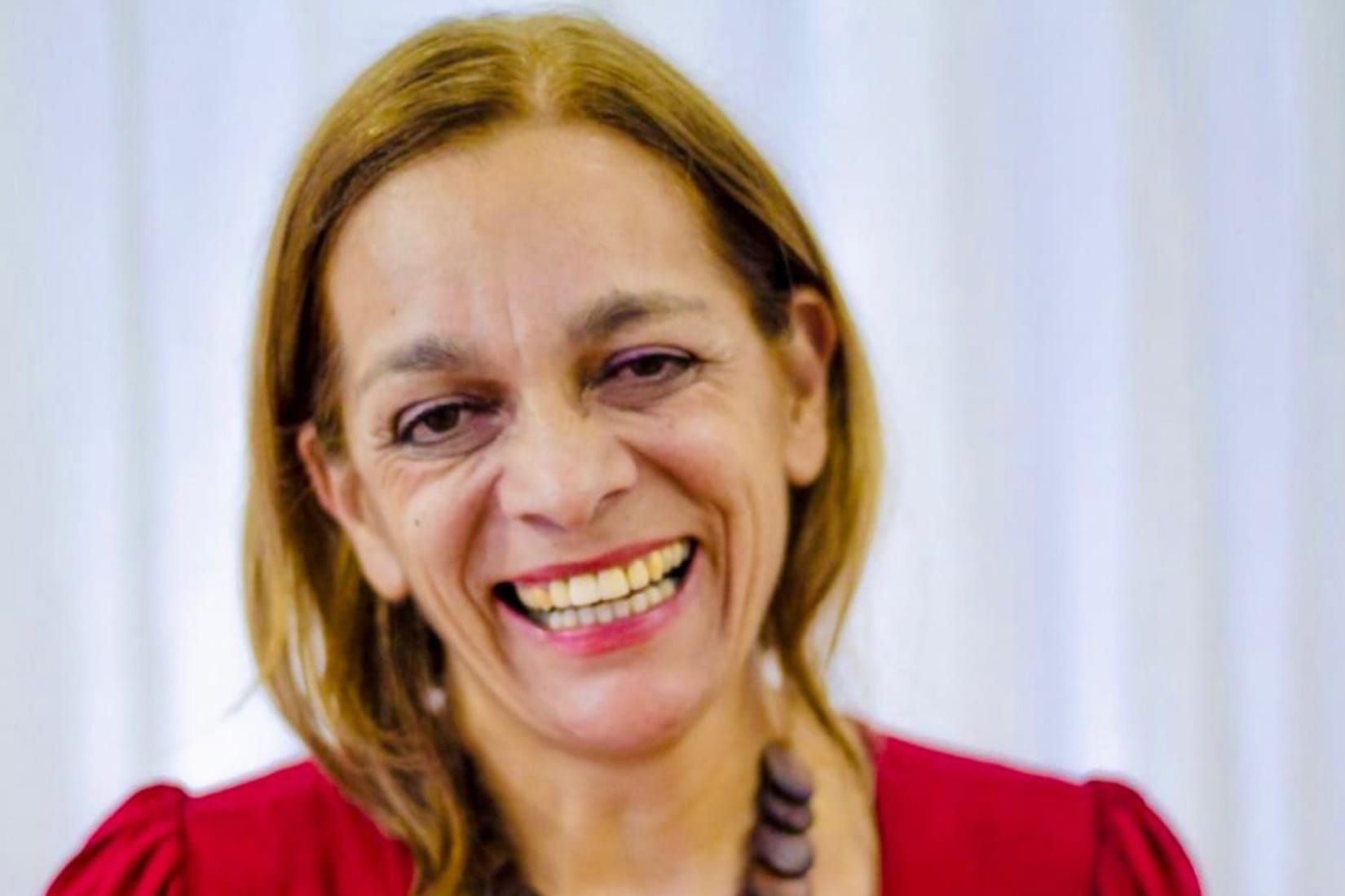 Fátima Ortiz toma posse na Academia Paranaense de Letras