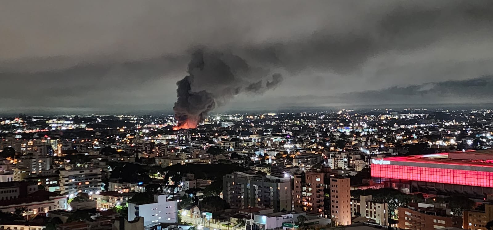 Incêndio de grandes proporções atinge bloco da PUC