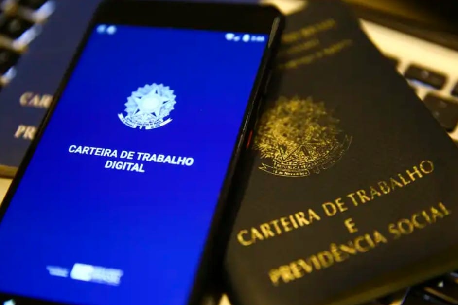 carteiras de trabalho digital e física
