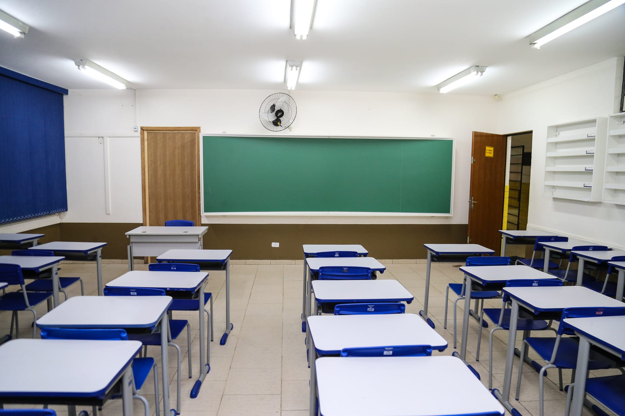 Professores reclamam de poucas vagas na ampliação de jornada proposta por Ratinho Jr
