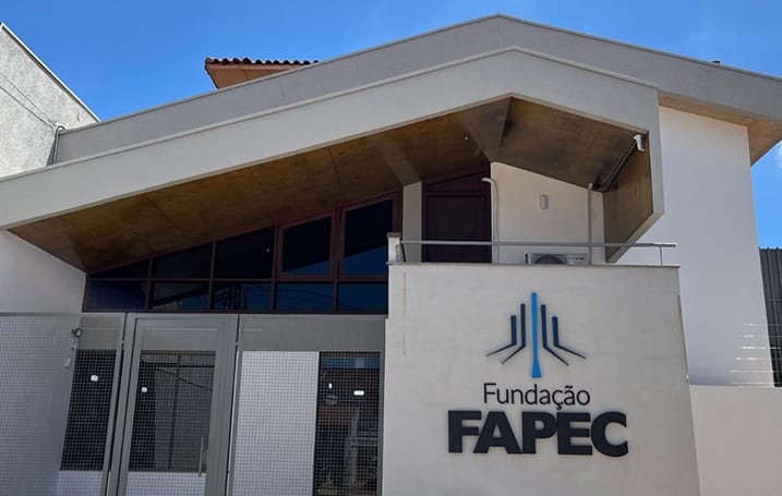 Oposição a Ratinho Jr. tenta barrar acesso de fundação privada a dados do governo