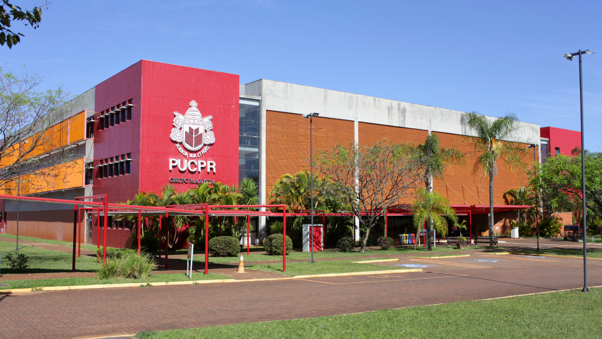 Golpe: falsas vaquinhas tentam usar tragédia do incêndio na PUC para lucrar