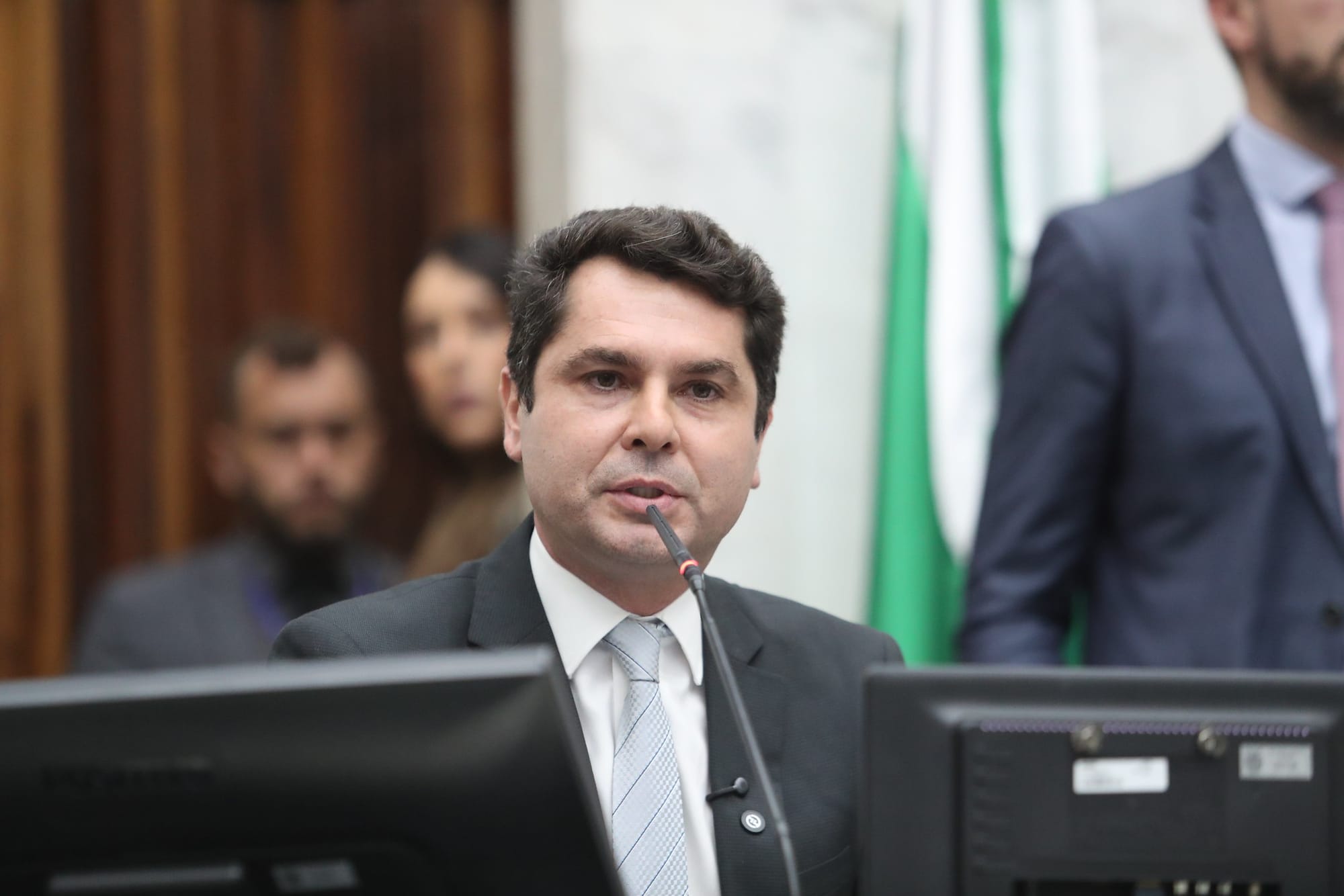 Para acabar com ofensas em plenário, Curi diz que vai facilitar cassação de quem se exceder