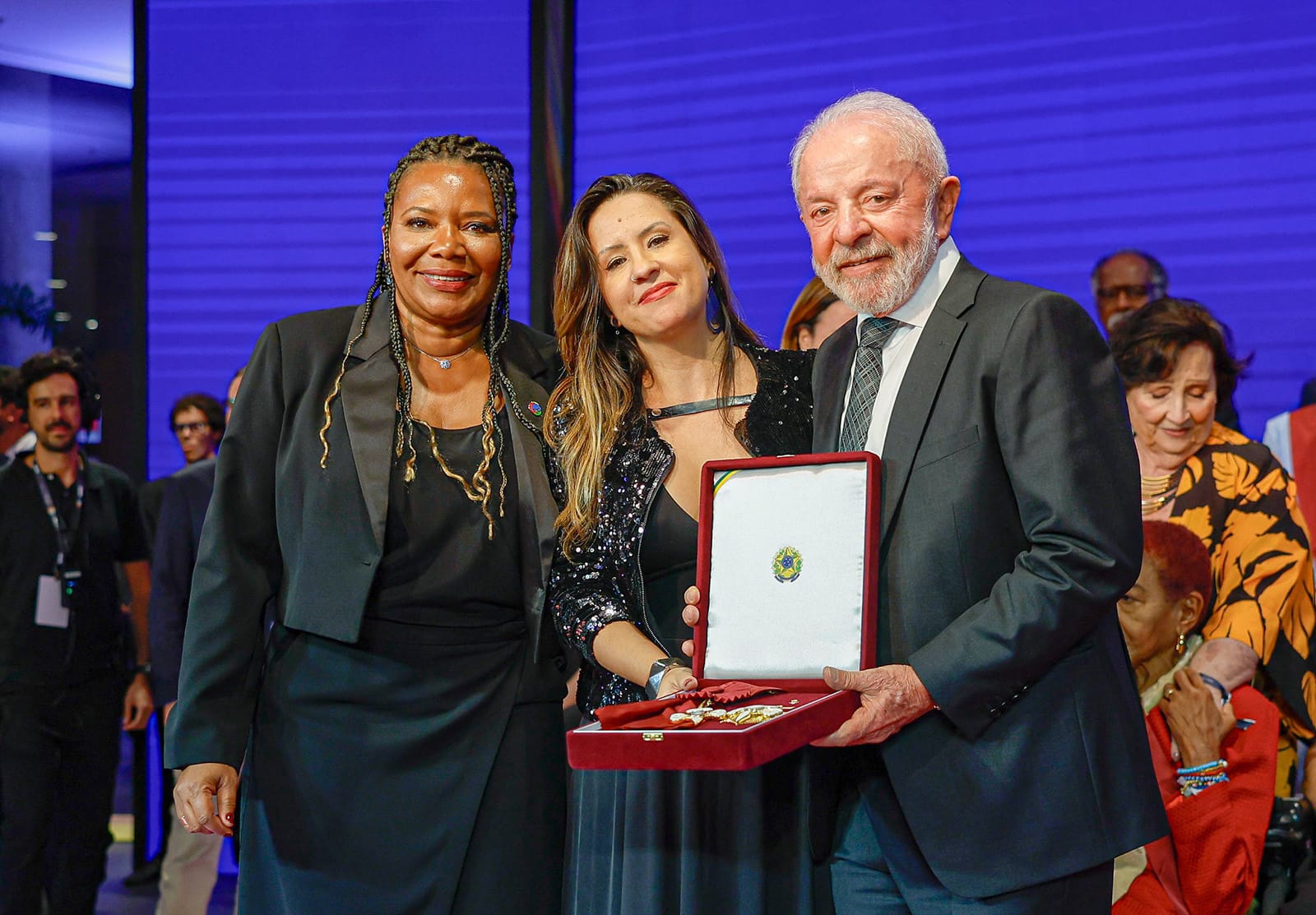 Curitibanos recebem a maior honraria da cultura brasileira em cerimônia com Lula