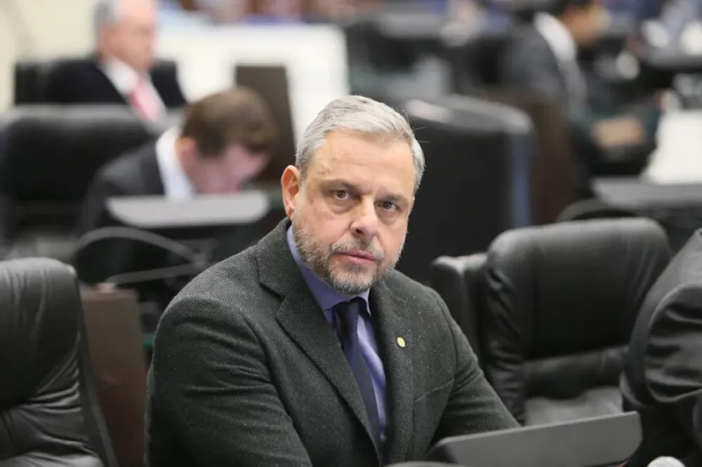 Arruda ofende deputada, faz acusações sem provas e vira alvo de representação