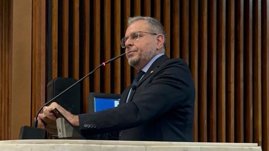 Com 40 dias de atraso, bolsonarista apresenta atestado para tentar se manter na CCJ