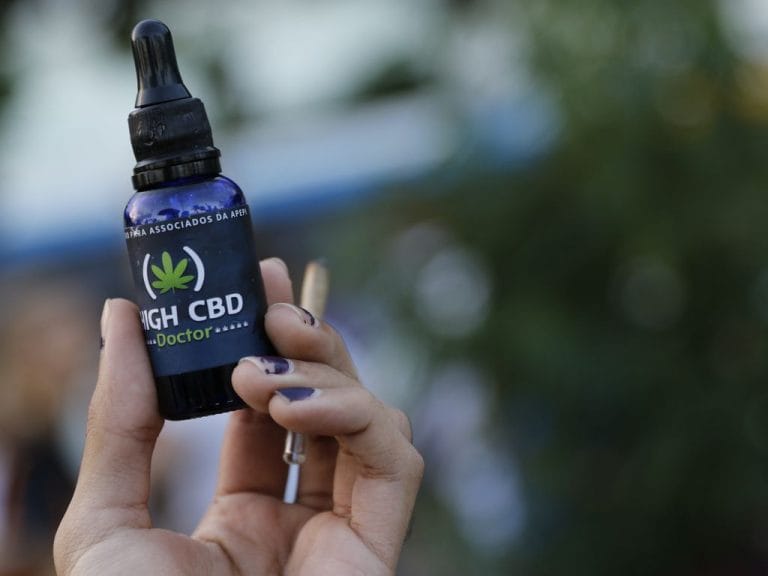 UFPR busca voluntários que têm dor bucal para testar canabidiol