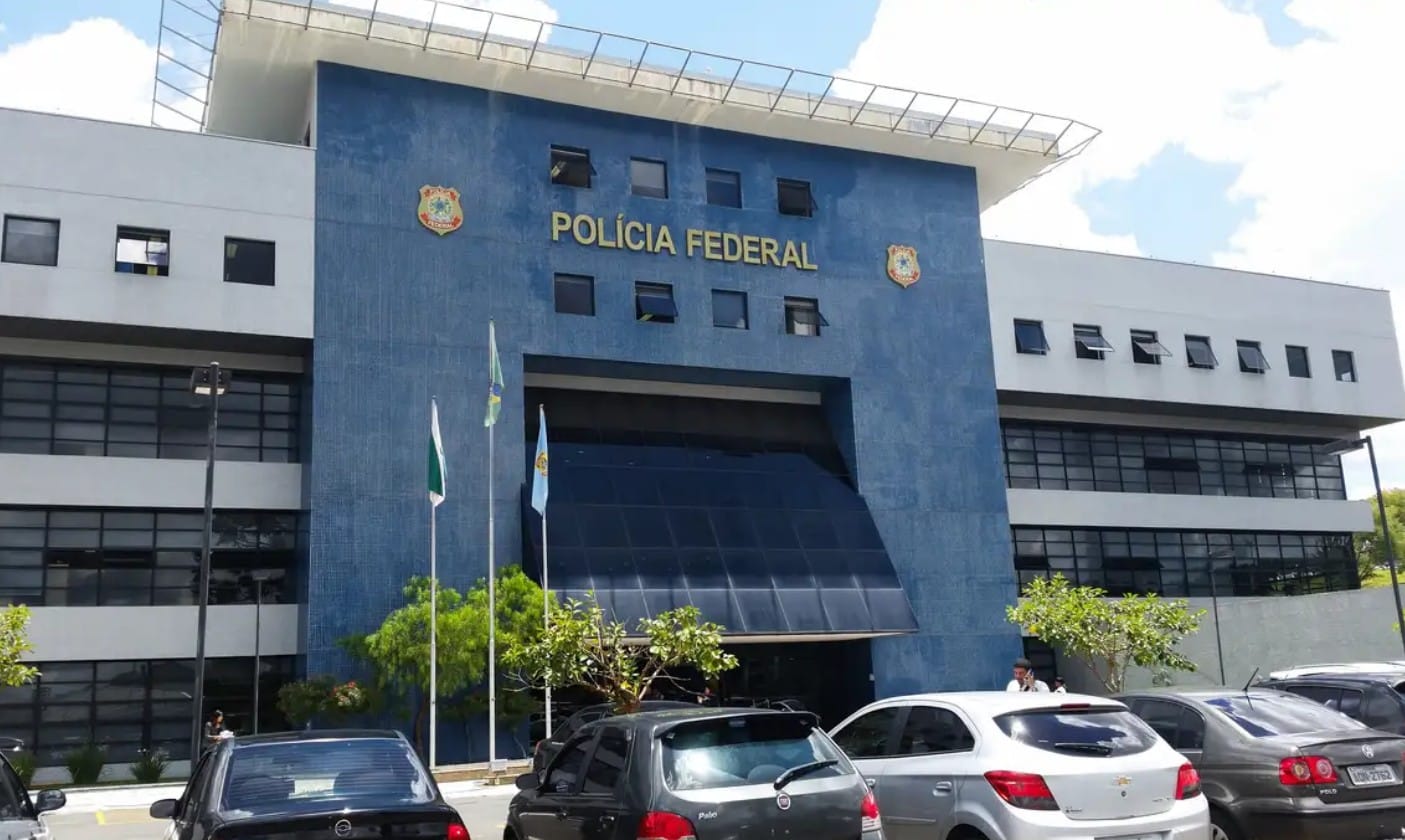 fachada de prédio da polícia federal