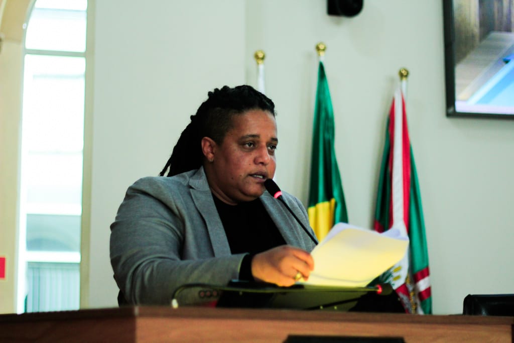 Pressionada por vereadores de direita, vereadora já denunciou Eder Borges três vezes por conduta antiética