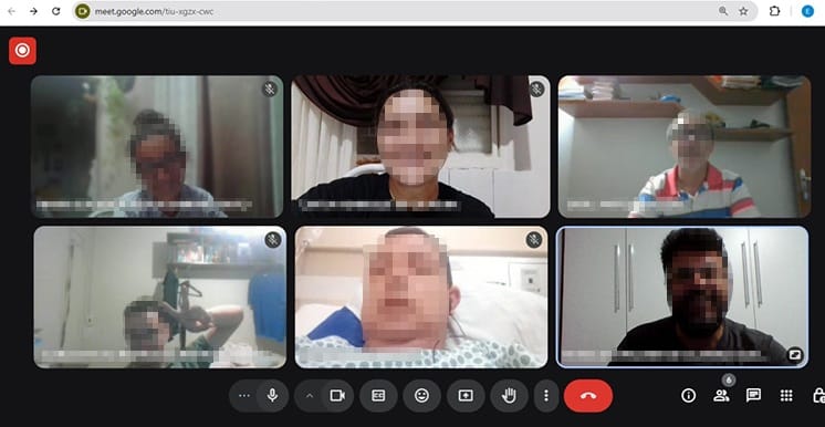 Professor faz curso na cama do hospital para não perder progressão na carreira
