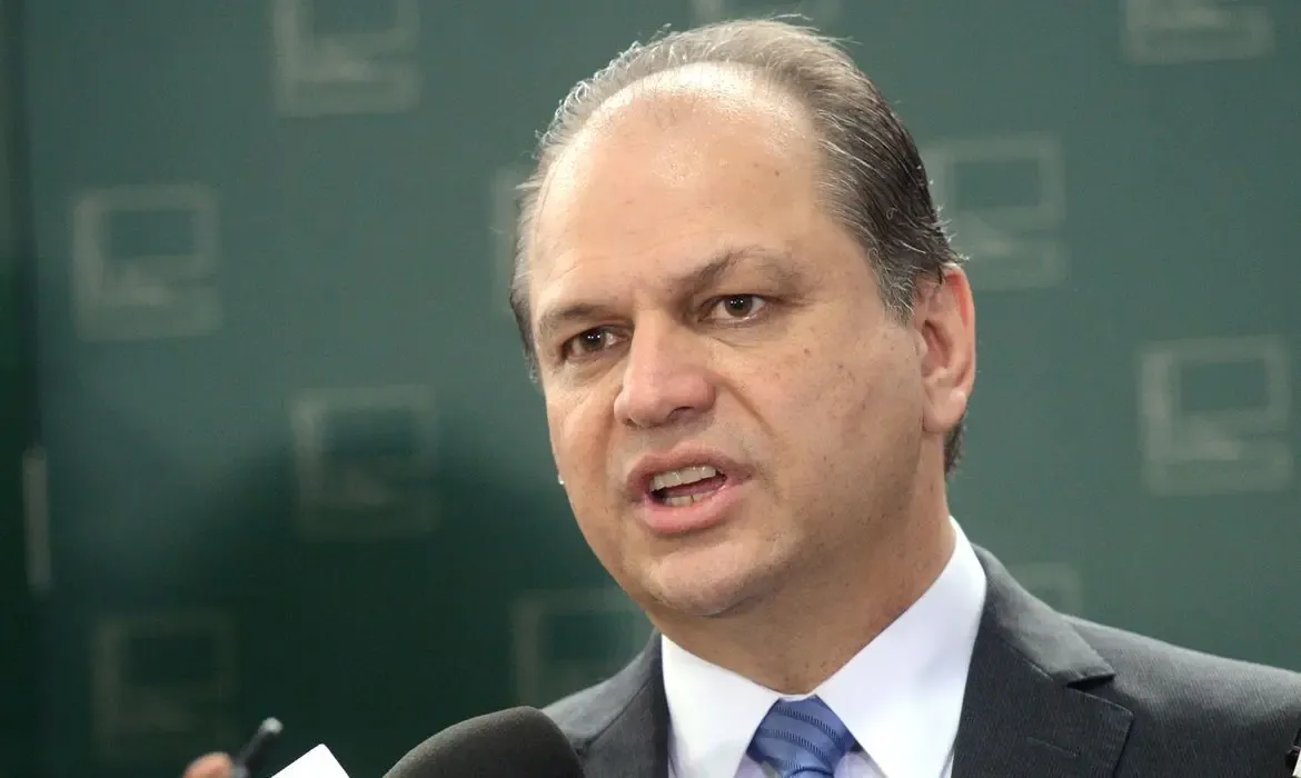 Nove deputados paranaenses votam por criar mais vagas na Câmara