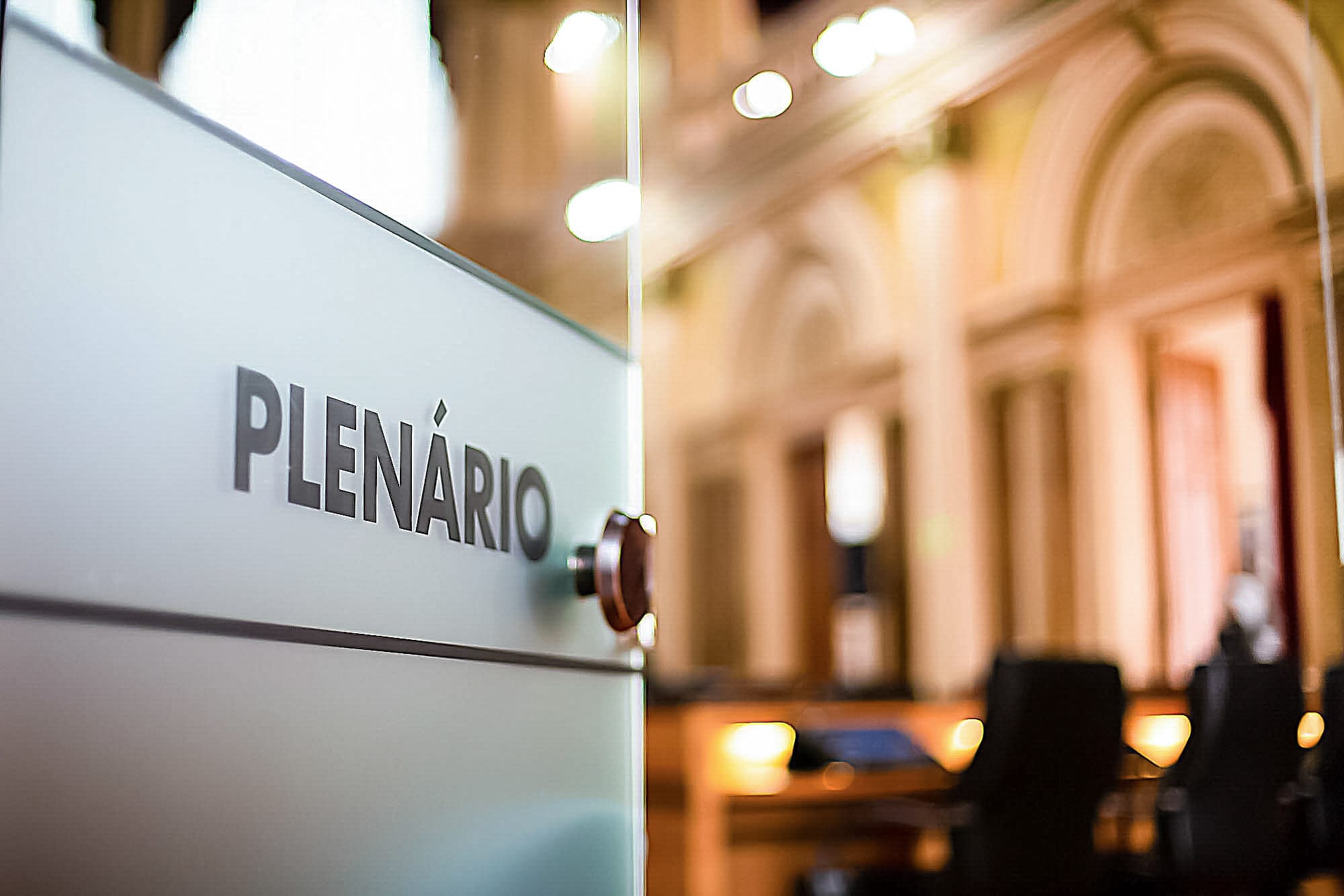 Câmara de Curitiba tem confusão após vereadora assinar pedido de CPI