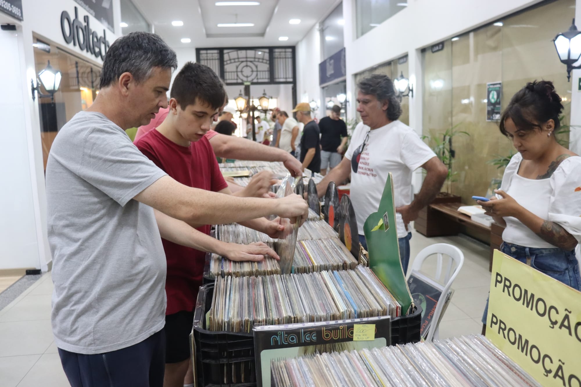 Curitiba Vinil reúne 30 expositores no centro da cidade