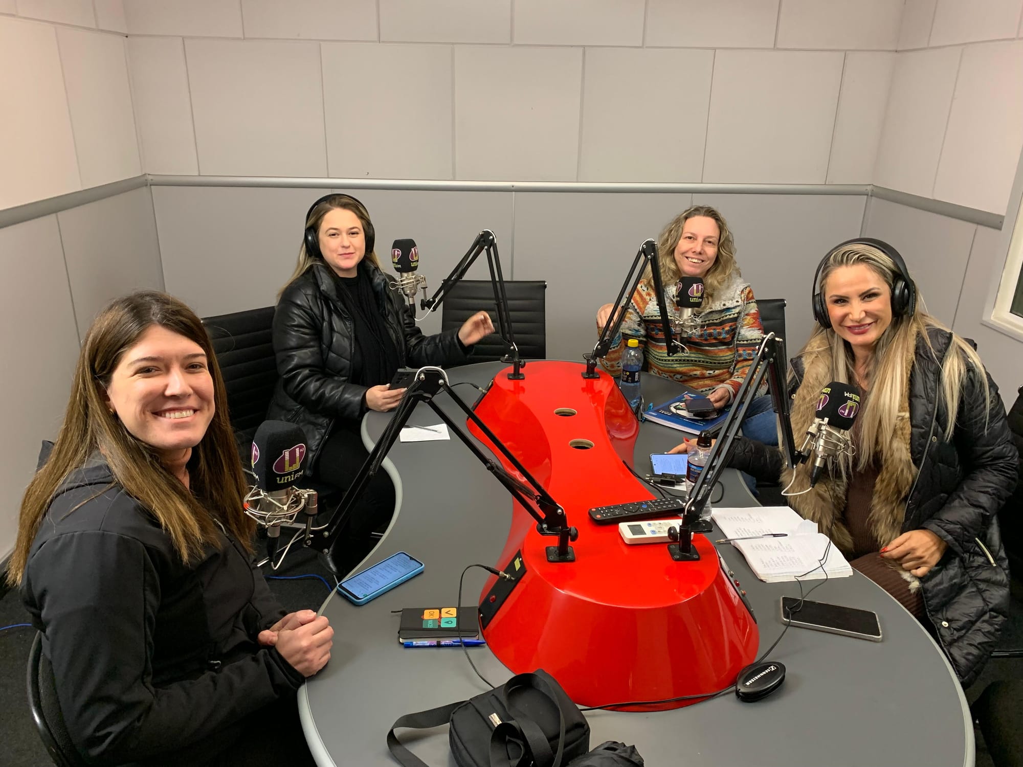 Rádio faz história ao fazer transmissão 100% feminina do Athletiba