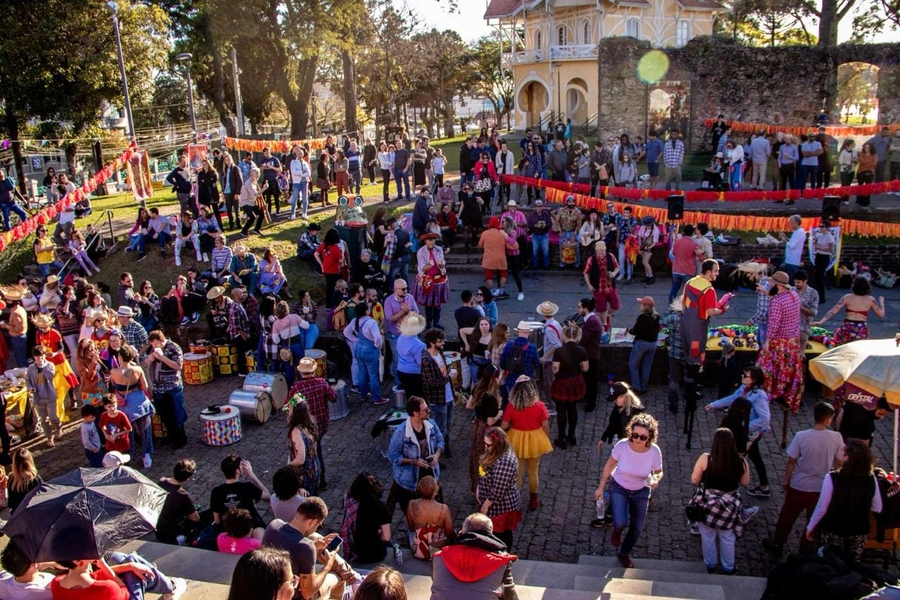 Bloco Garibaldis e Sacis entra em ritmo de Festa de São João