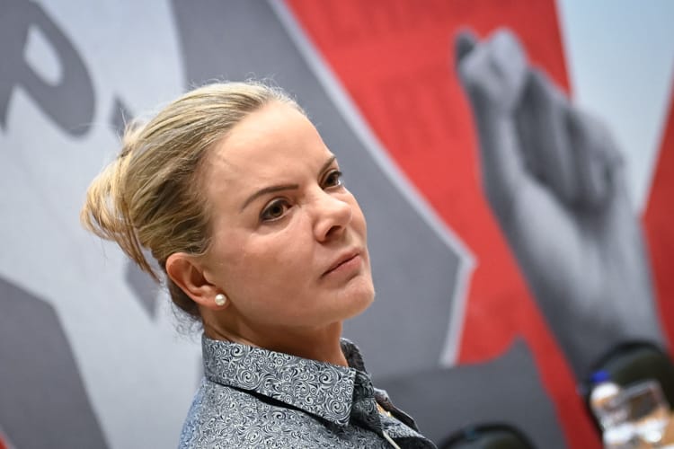 Gleisi Hoffmann move nova ação contra Ricardo Arruda por falas ofensivas