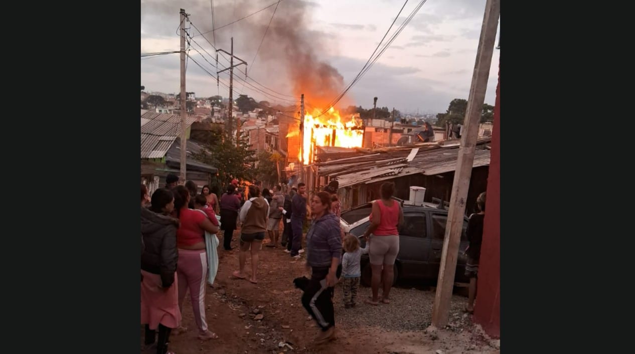 casa pegando fogo