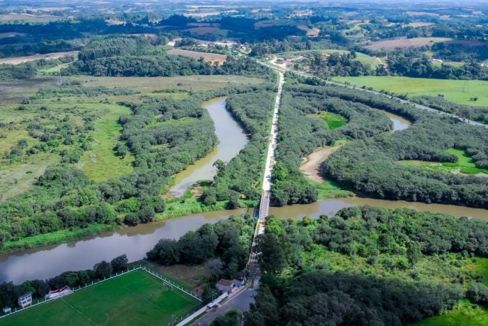 foto aérea rio iguaçu em araucária