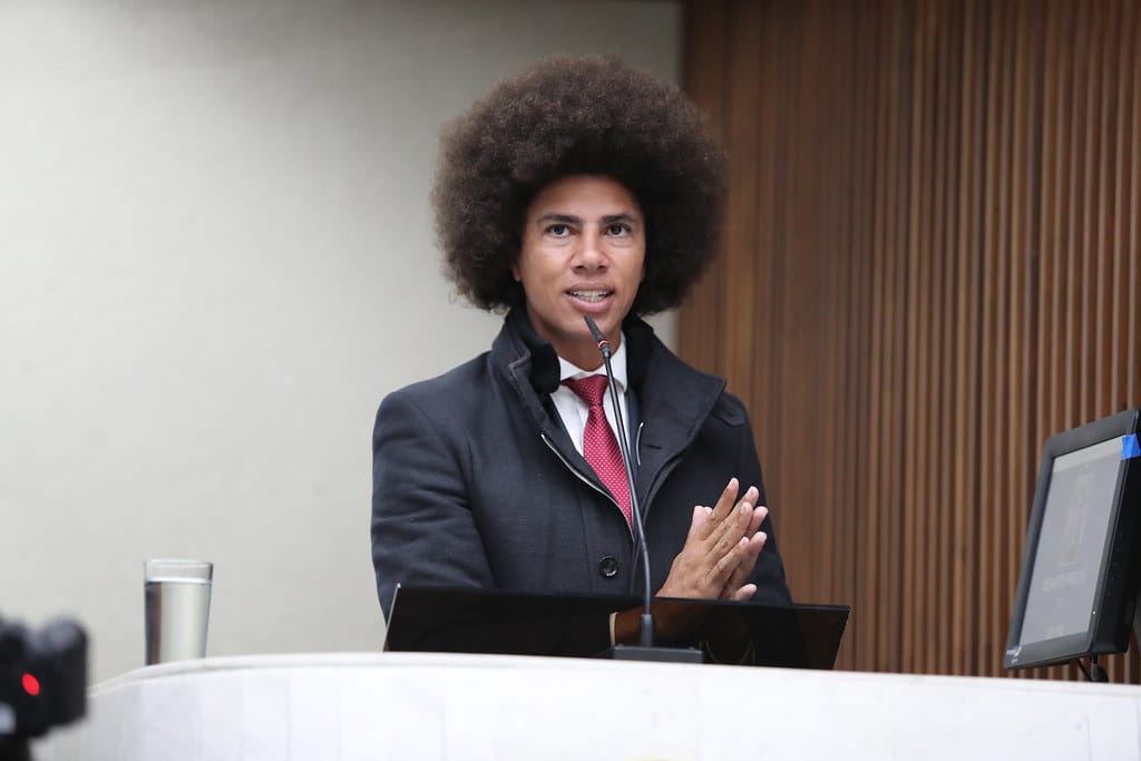 Decisão da CCJ sobre suspensão de Renato Freitas fica para agosto