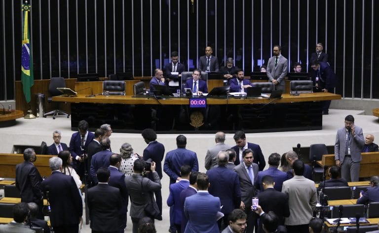 Veja como votaram os deputados paranaenses no “PL da Devastação”