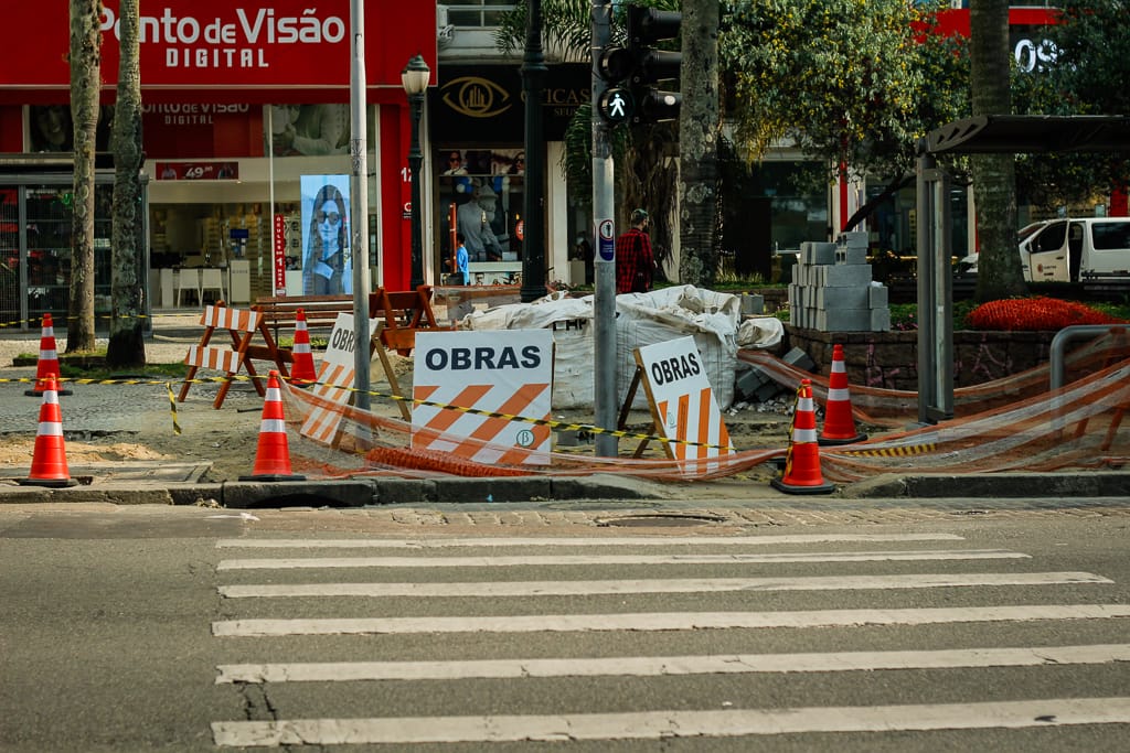 Prefeitura redireciona dinheiro de calçadas para obras nas ruas
