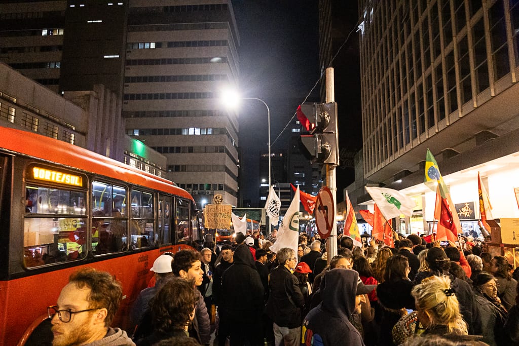 manifestantes no centro da cidade