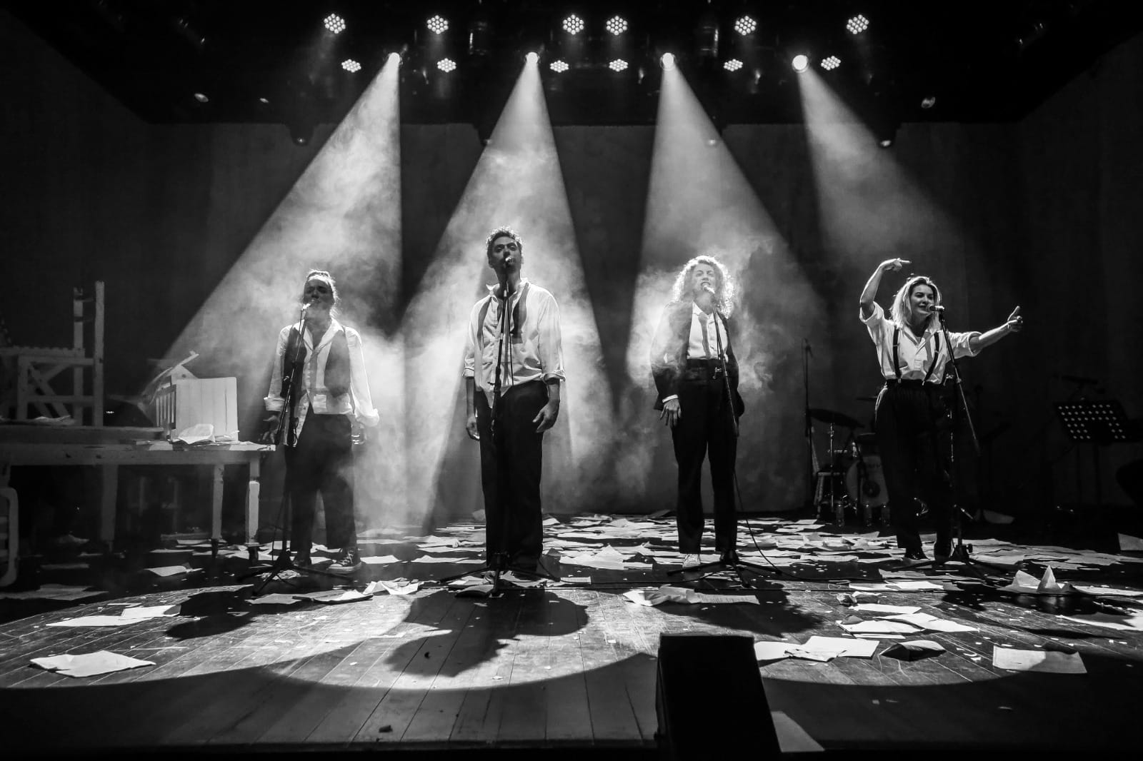 "Cabaré Haikai" faz temporada relâmpago no Teatro da Reitoria