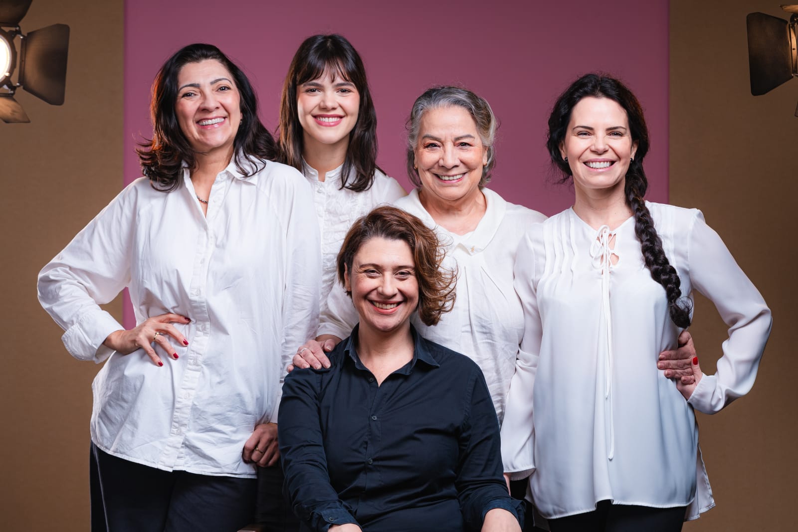 Sobrecarga da maternidade é tema de comédia no Teatro Barracão Encena