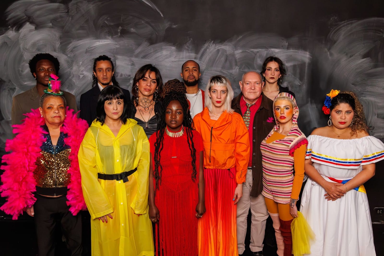 Espetáculo “Multidão” entra em cartaz no Teatro Novelas Curitibanas