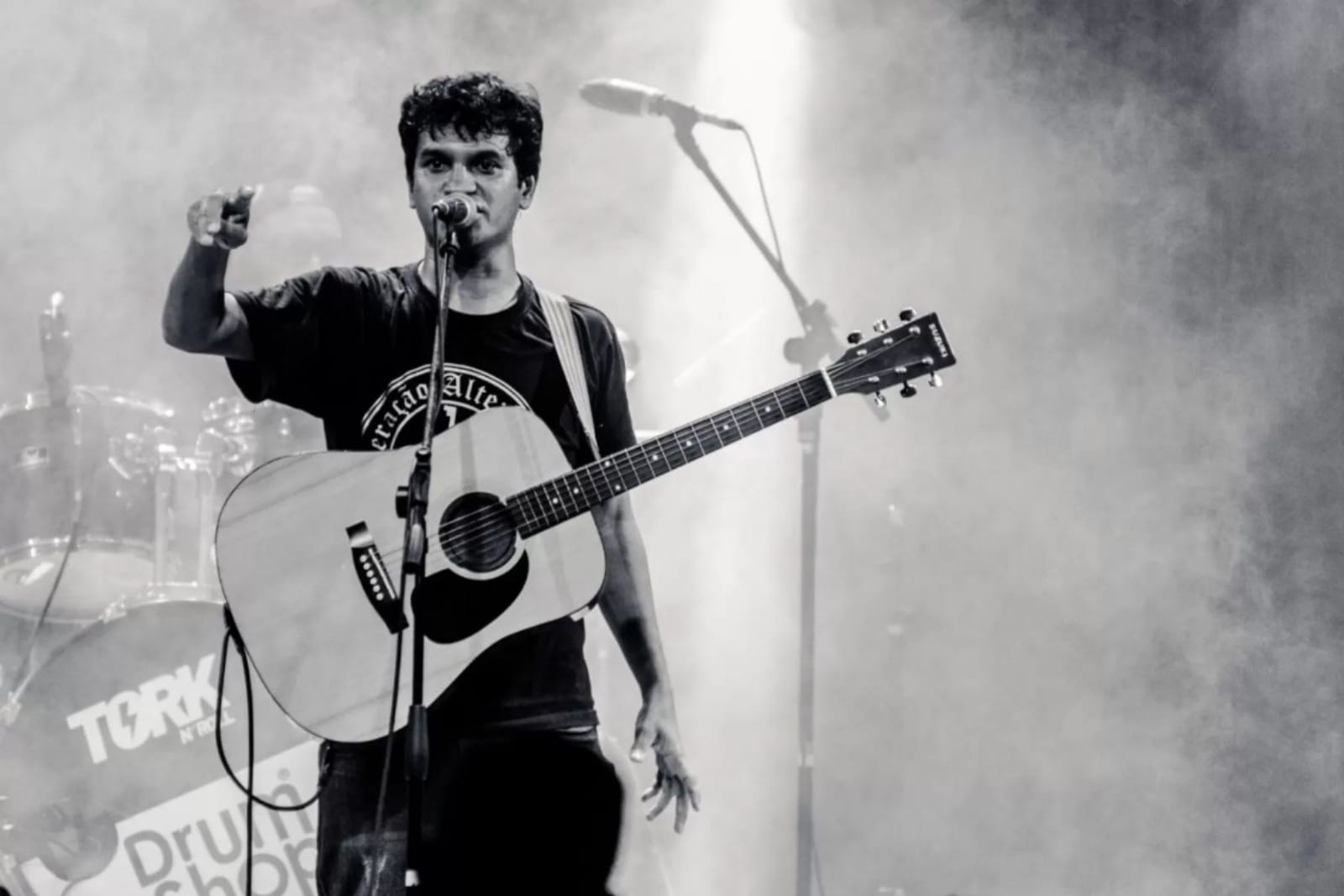 Tony Gambel, voz de “Raul Seixas: Eu Sou”, grava show em Curitiba