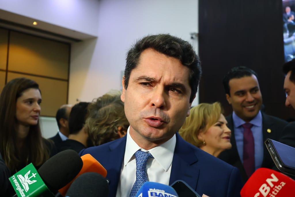 Deputados estaduais do Paraná terão verba de R$ 5,7 mil para viagens; teto de despesas será de R$ 43,4 mil