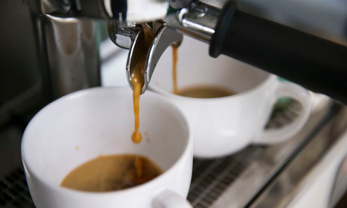 duas xícaras de café
