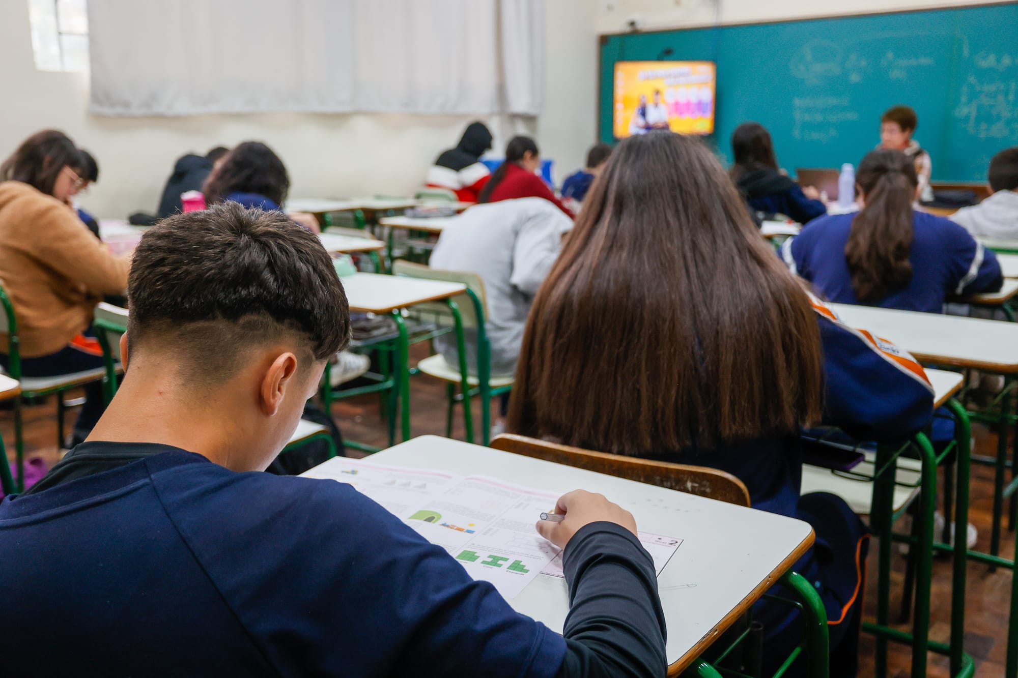 Com gratificação limitada, professores estaduais veem rendimentos caírem
