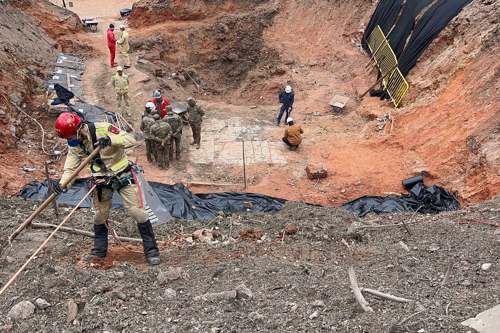 Polícia finaliza identificação de mortos em explosão e fábrica segue fechada em Quatro Barras