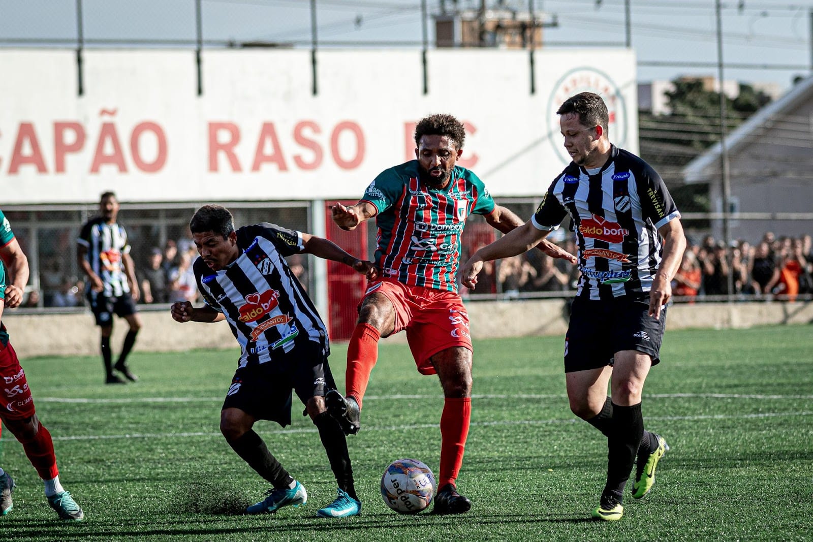 Entre histórias e paixões, a resistência do futebol amador em Curitiba