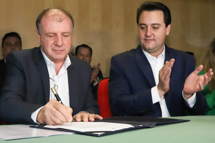 Ratinho quer mudar Constituição para dar cargo a seu braço direito no TCE