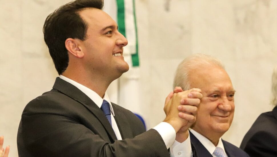 Carlos Bolsonaro chama Ratinho Jr. e outros governadores de "ratos e oportunistas"
