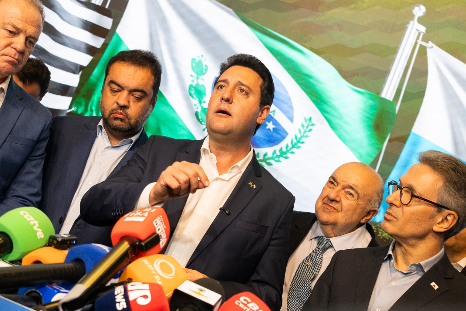 Ratinho Jr. faz propaganda sobre redução do IPVA, mas mantém ICMS alto para os mais pobres