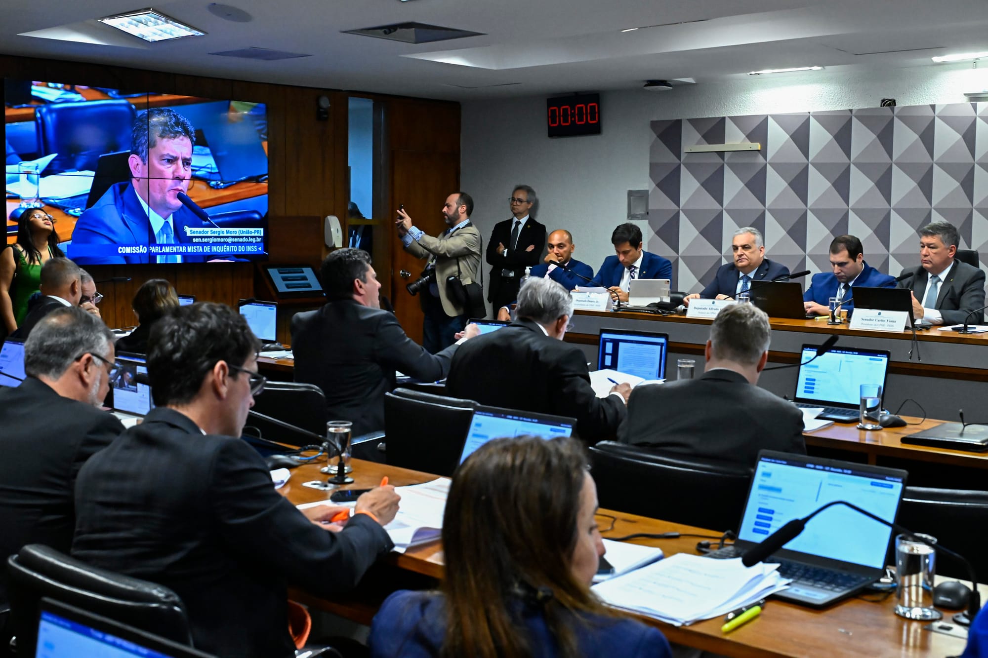 CPMI do INSS: Moro questiona descontos que começaram quando ele era ministro