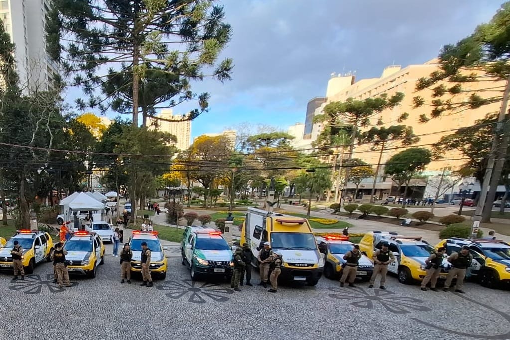 Viaturas da PM fazem ação em frente à UFPR e comunidade universitária fala em intimidação; veja o vídeo