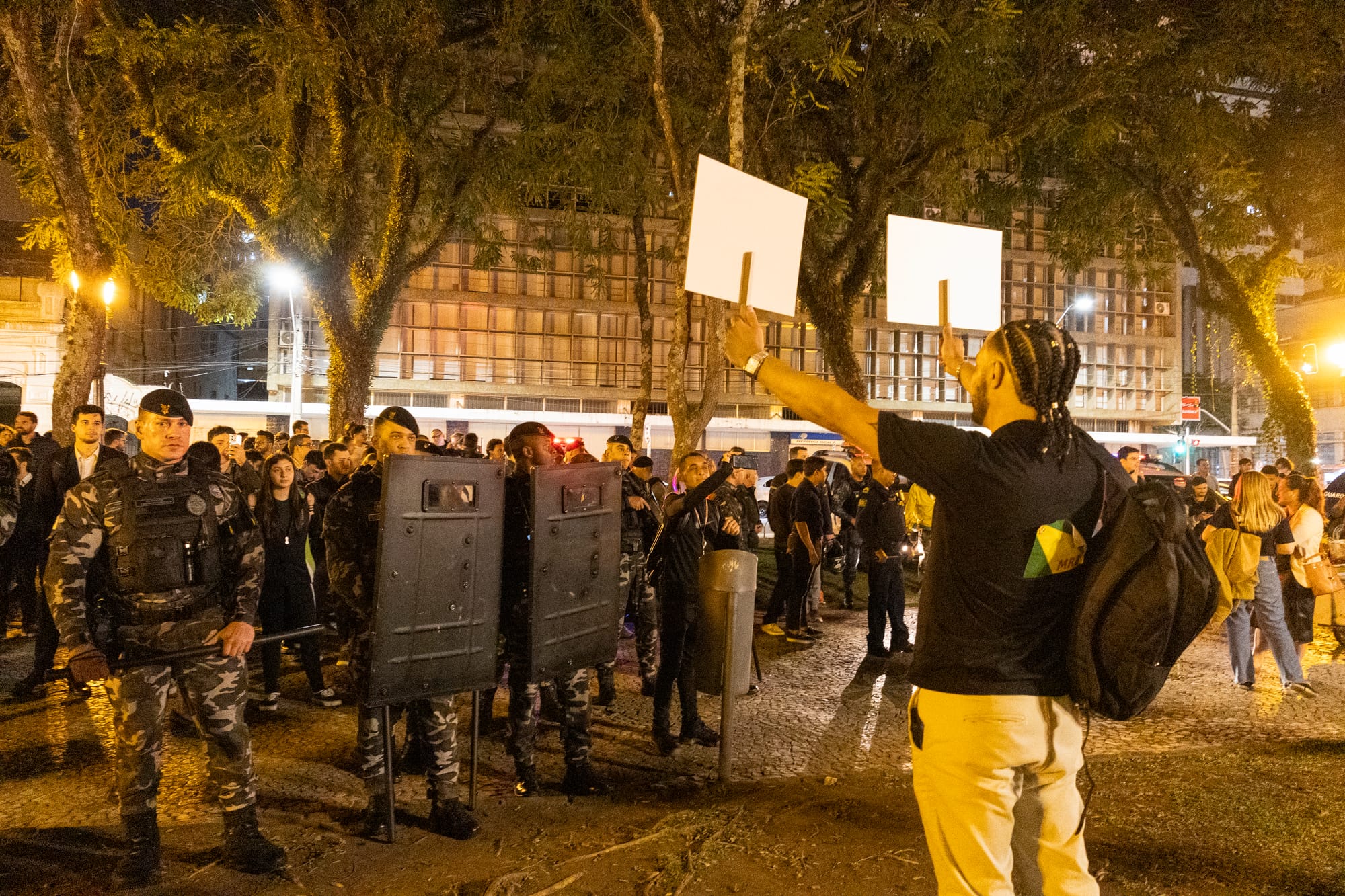 Ação eleitoreira de bolsonaristas deixou feridos e mais uma mancha na imagem da PM