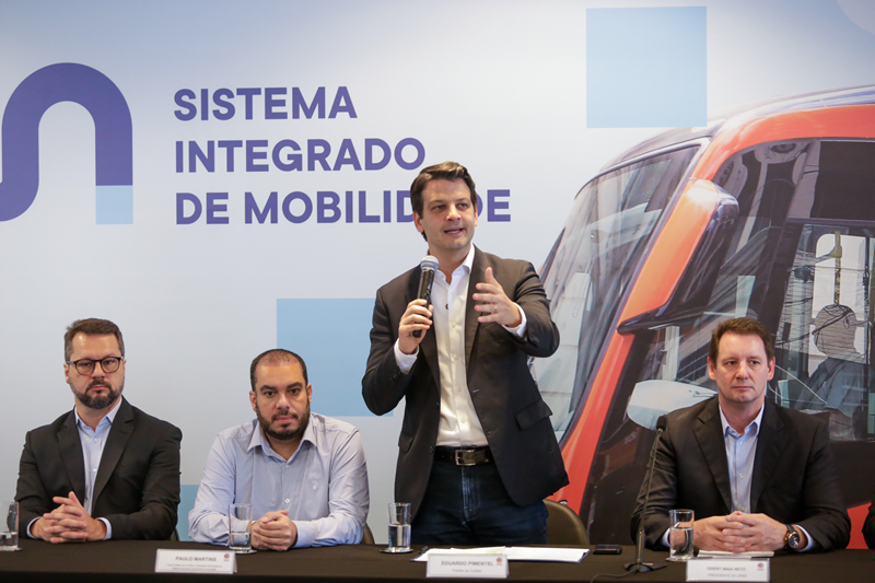 Leilão do transporte será em janeiro e tarifa ficará "muito próxima" dos R$ 6, diz Pimentel