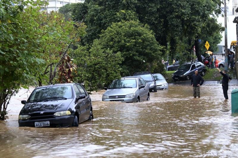 Quais são os lugares de Curitiba mais sujeitos a alagamentos?