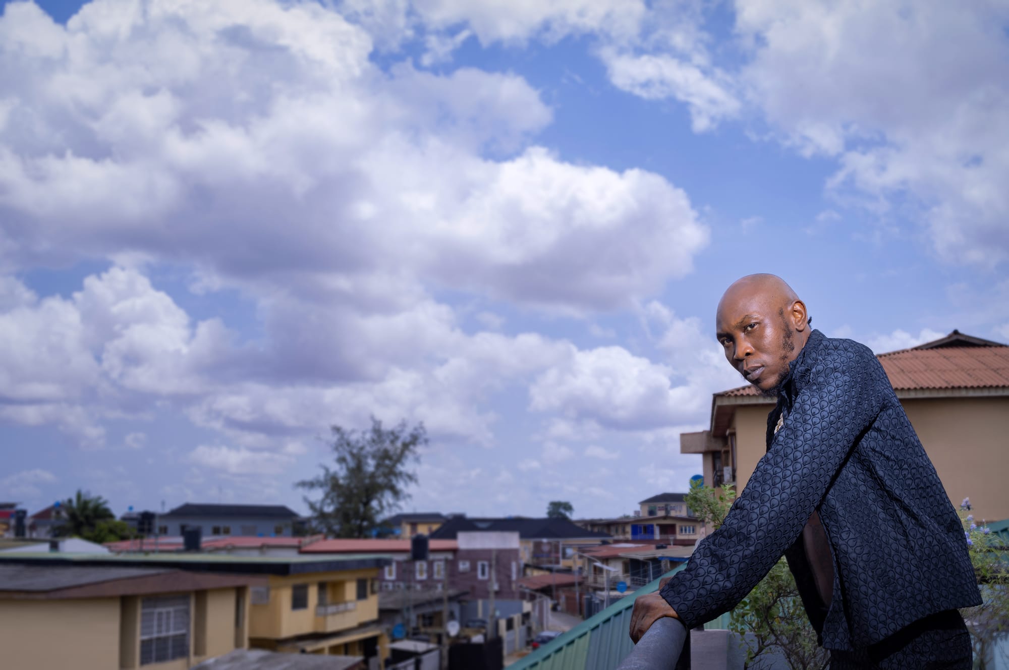 Maior nome vivo do afrobeat, Seun Kuti toca neste domingo em Curitiba