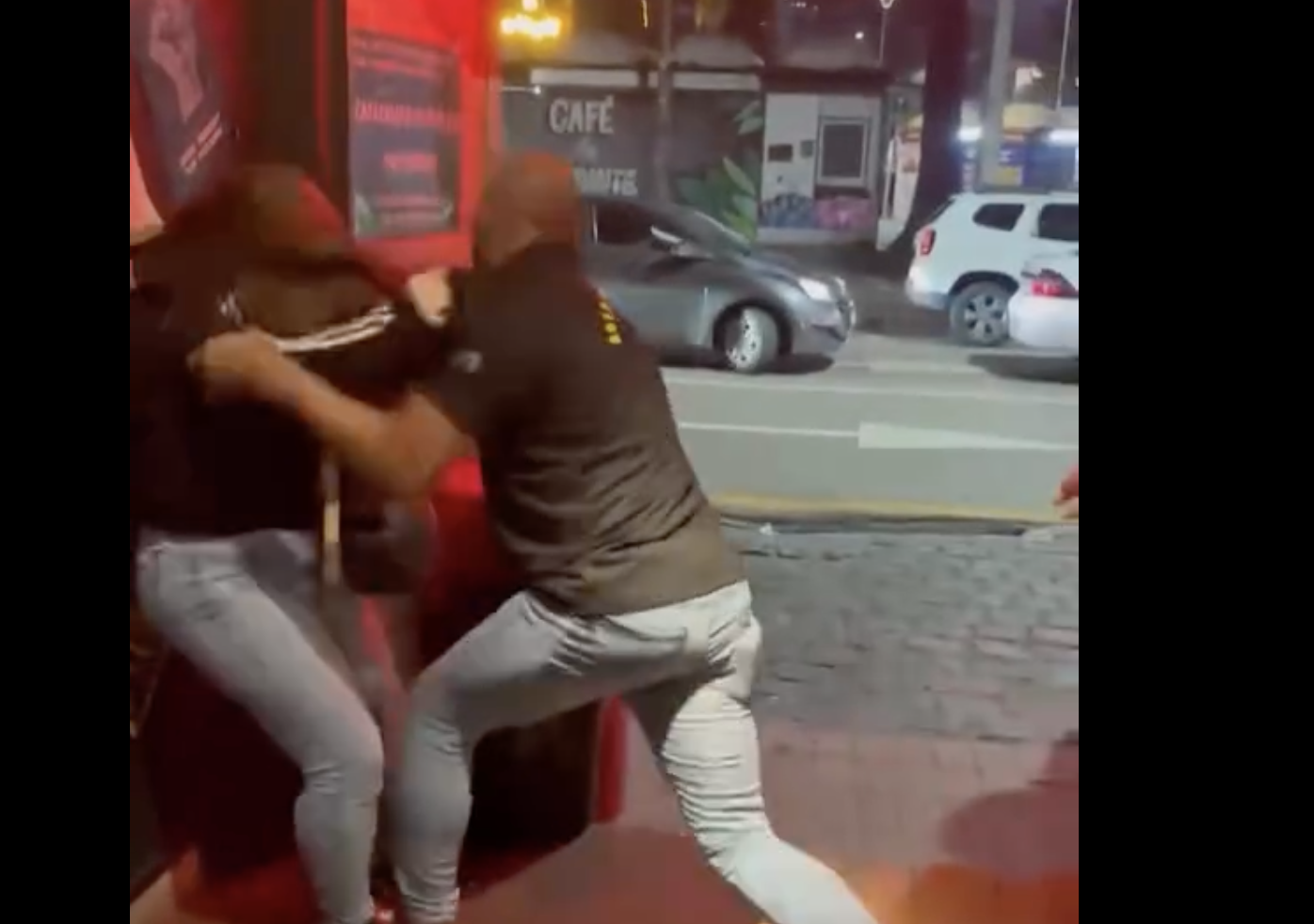 Segurança agride mulher em bar no Centro de Curitiba; veja vídeo