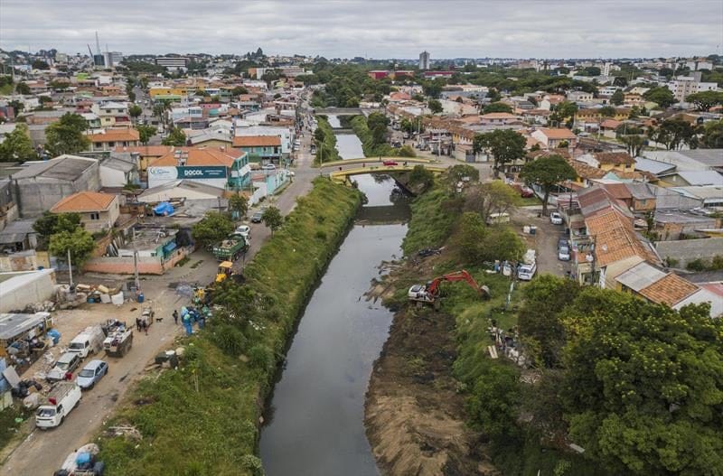 Crescer na Vila Torres: relato(s) de criança, jovem e mulher periférica