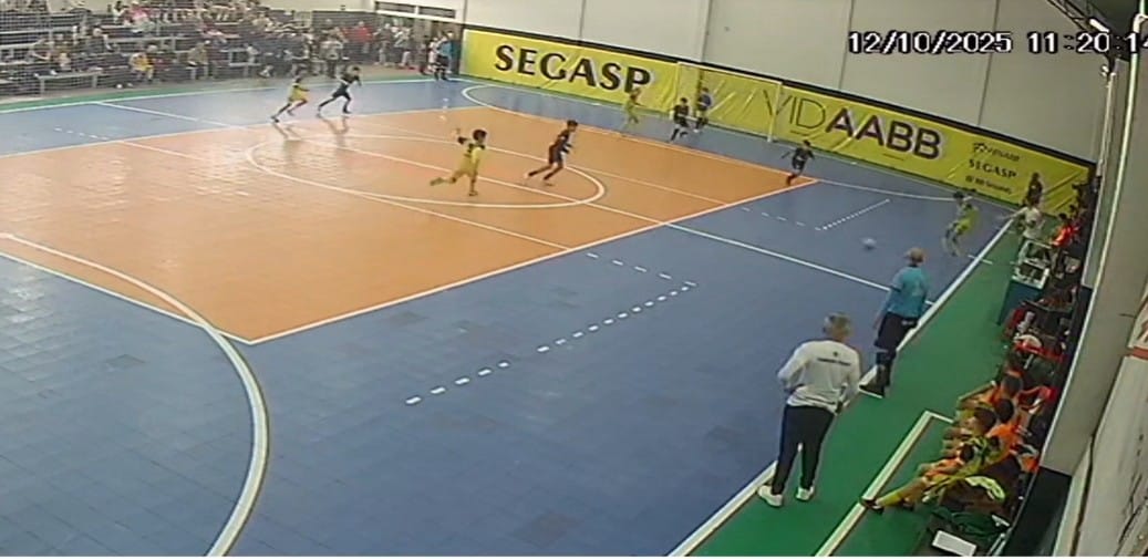 print de tela de vídeo de jogo de futsal