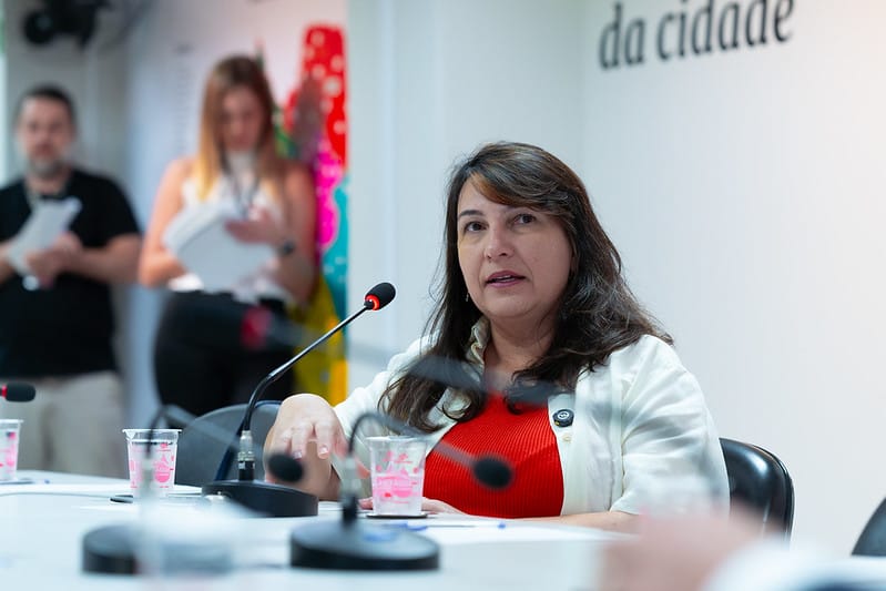 Cartilha sobre drogas ganhou visibilidade após publicações de outros vereadores, diz Professora Angela